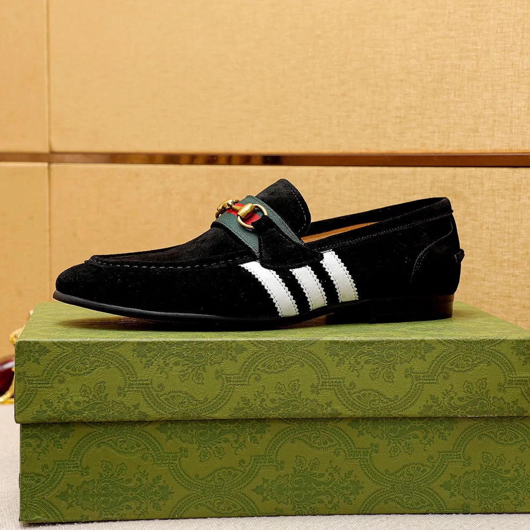 Men's shoes 💰480 💐 Product trademark: GUCCI "Gucci" casual leather shoes Regular size: 38-44 (45.46🉑️customized) Product materials: Selected imported first-layer frosted cowhide upper + classic hardware buckle, imported cowhide leather lining. Strong three-dimensional visual effect, original outsole Color: 4⃣️colors available